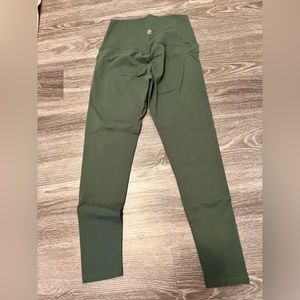 Born Primitive lift yourself up 7/8 leggings. Forest Green